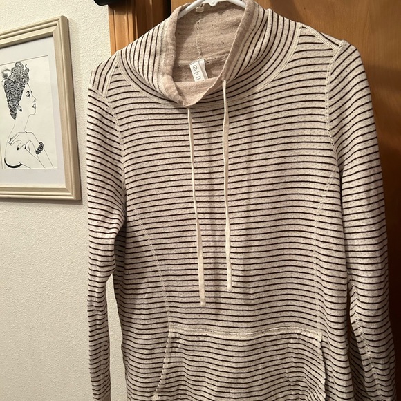 Aventura cowl neck reversible pull over - Picture 2 of 8